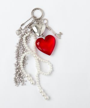 RED HEART PEARL CHARM KEYRING