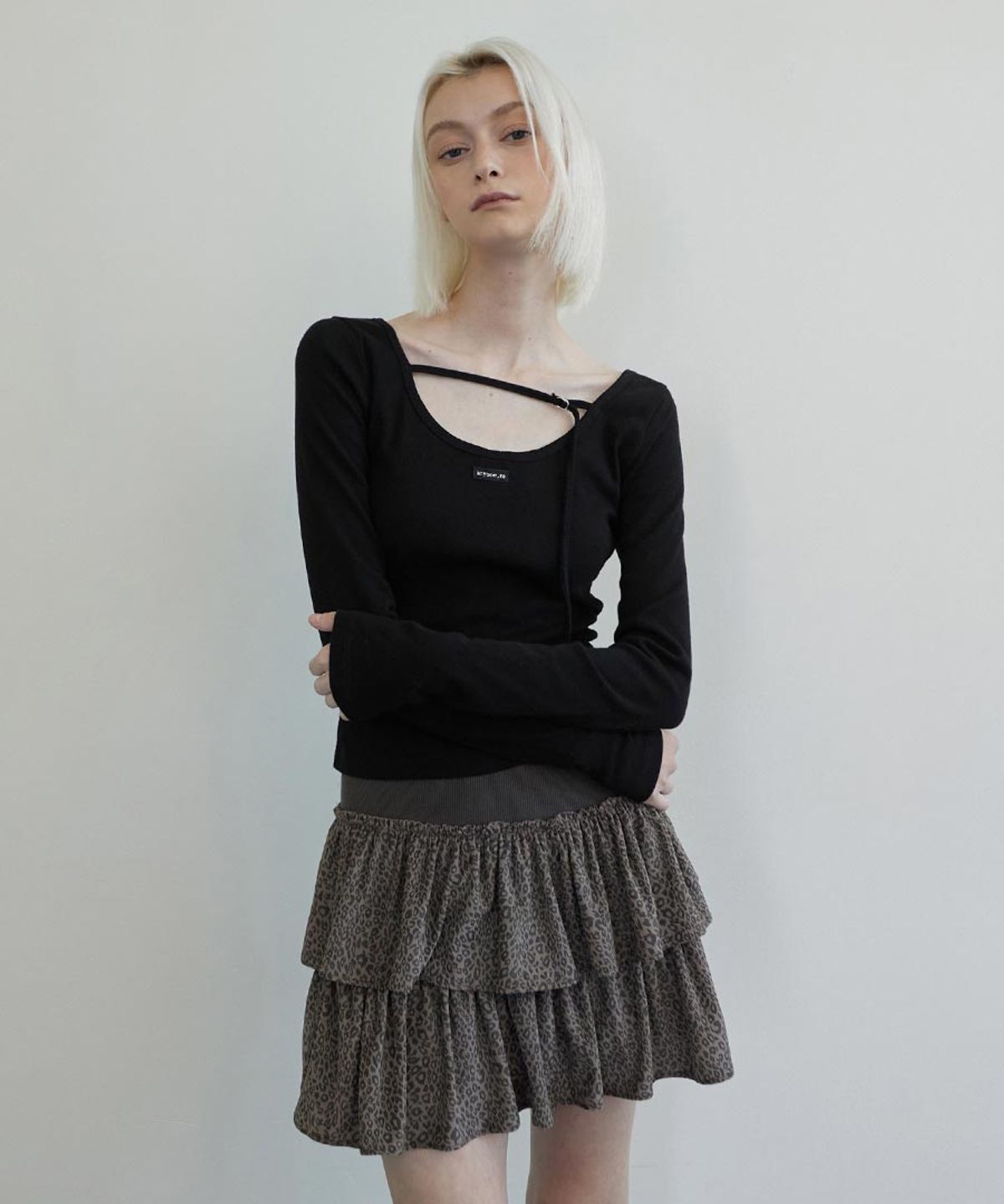 렌세(RENSE) Back Point Boat Neck Sleeve Black
