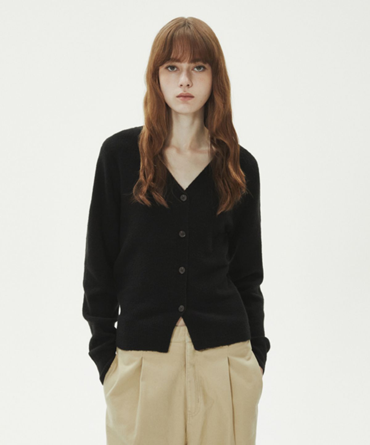 레이디 볼륨(LADY VOLUME) V-NECK WOOL BUTTON KNIT CARDIGAN_BLACK