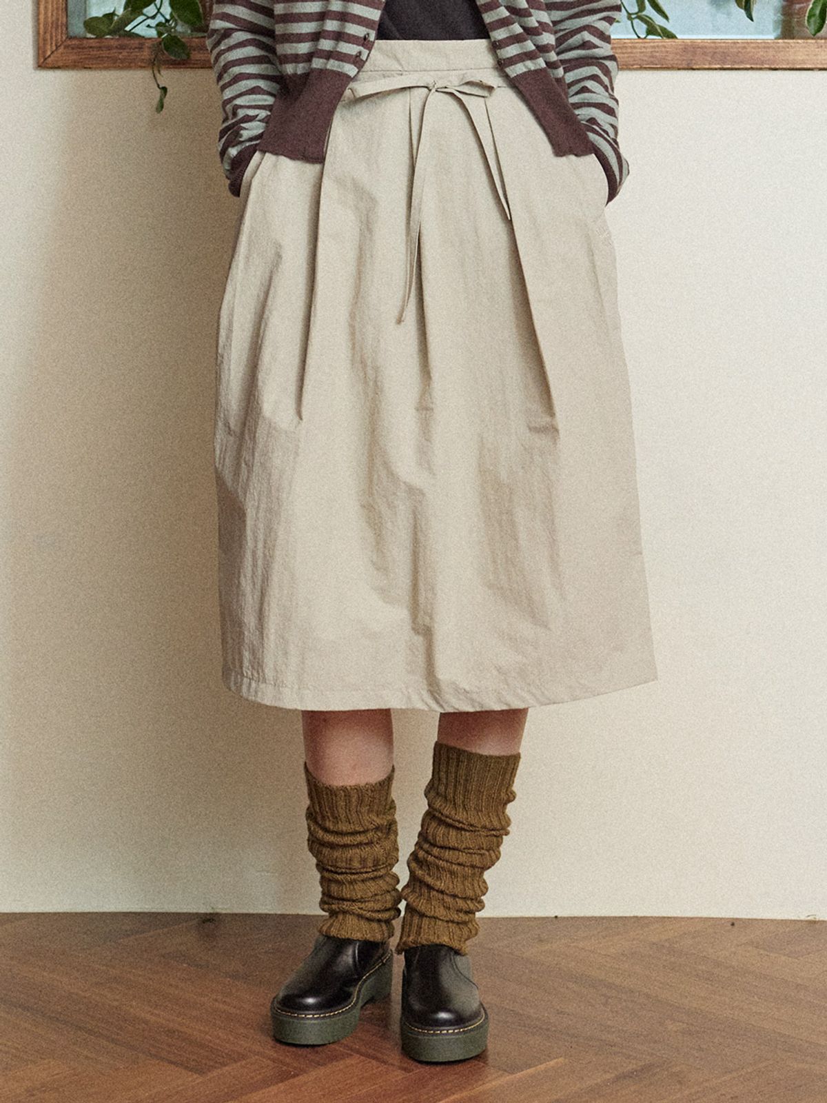꼬모니노즈(COMONINOZ) W BALLOON PLEATS SKIRT [BEIGE]