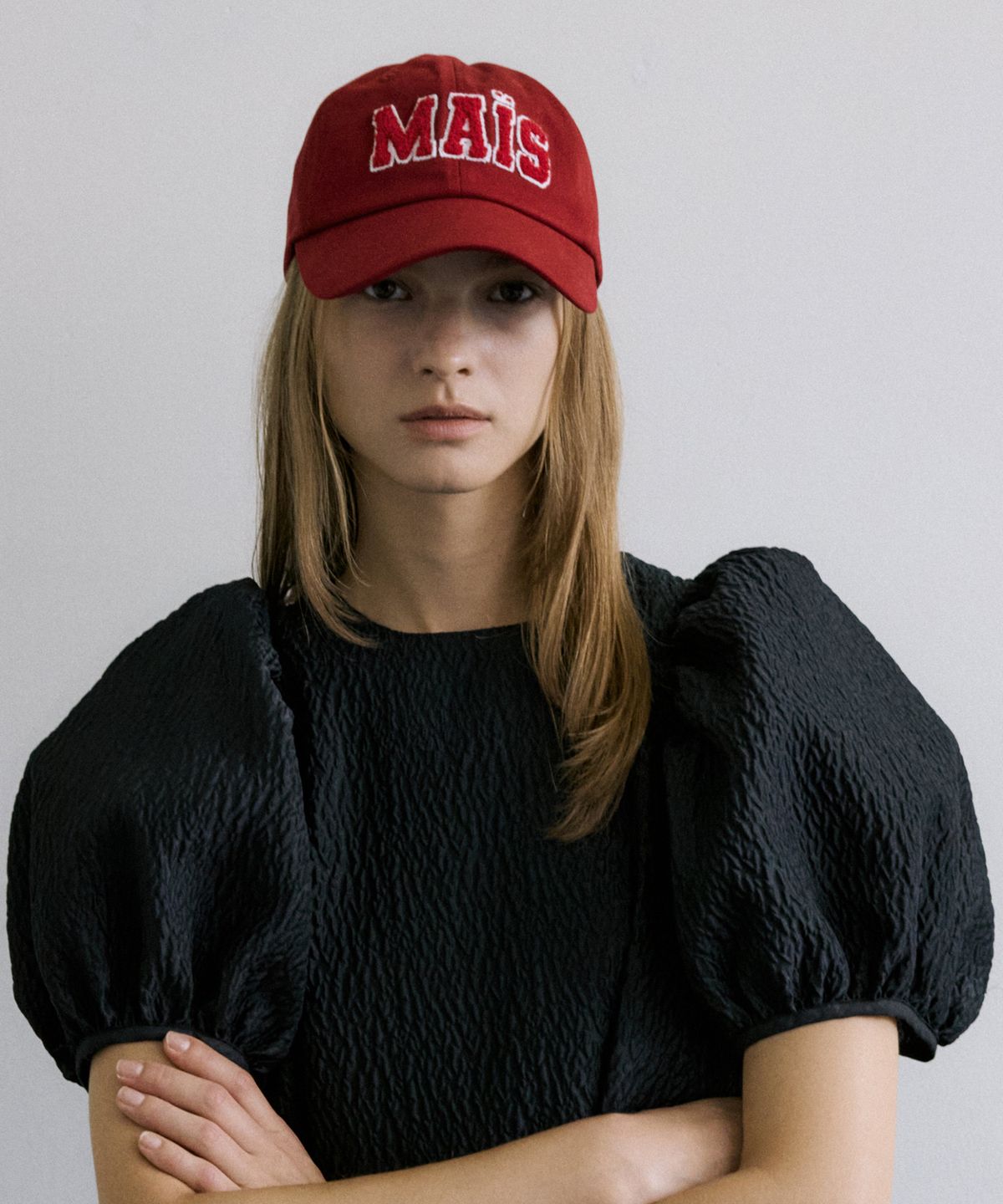 마이스(MAIS) SIGNATURE BOUCLE LOGO BALL CAP / RED