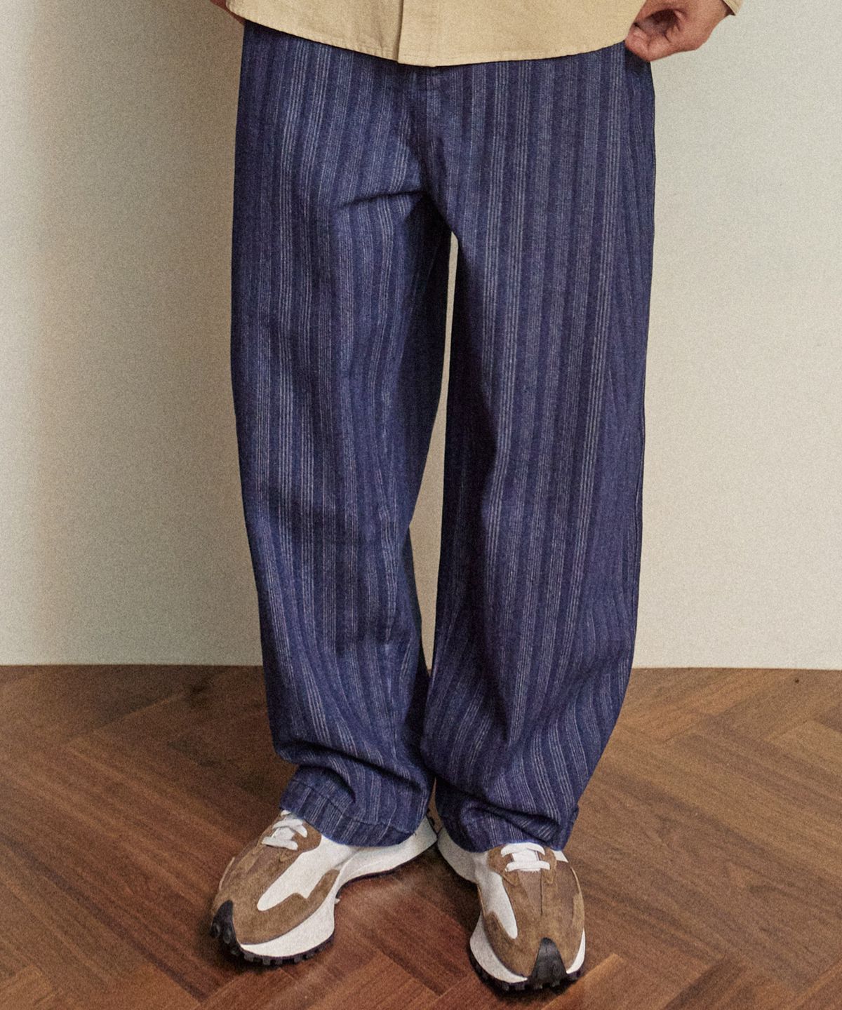꼬모니노즈(COMONINOZ) BUTTON TUCK PANTS [INDIGO BLUE]