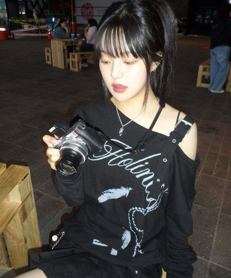 원숄더 버클 스웻셔츠 (BLACK)_F24ZB063