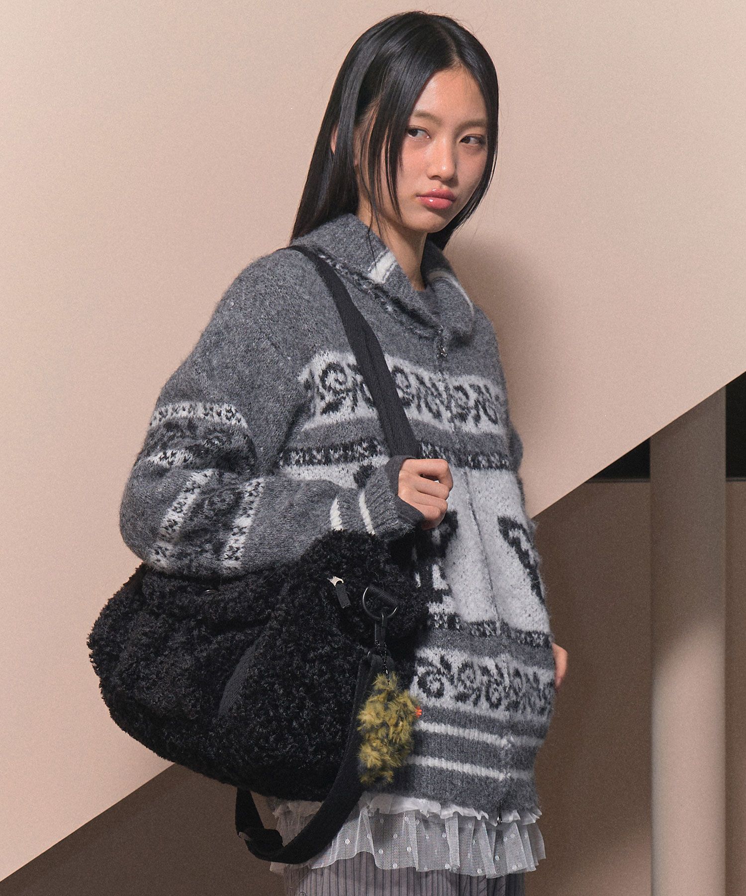 MUSINSA | FANCY CLUB Fluffy Snap Boston Bag (BLACK)_F24ZE912