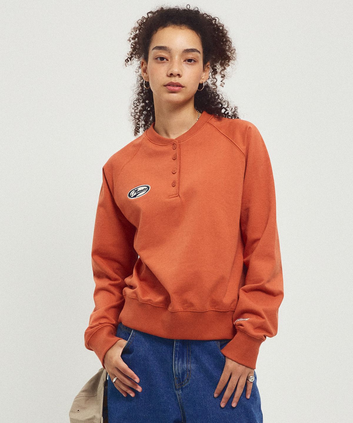 미나수(MENASOO) Henrineck Sweatshirt_Brick