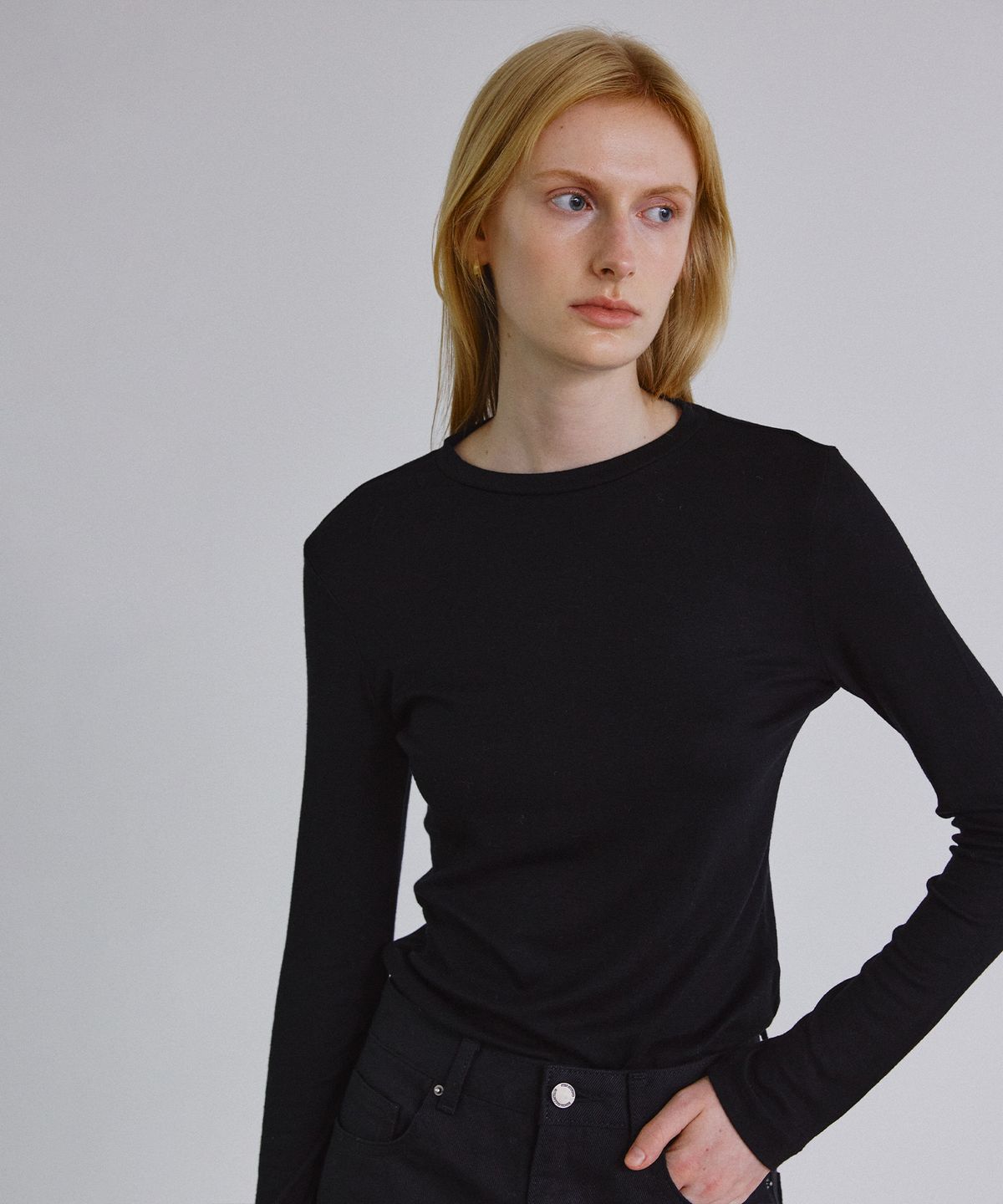 스텝어라운드(STEP AROUND) Loose fit wool tencel top_BLACK