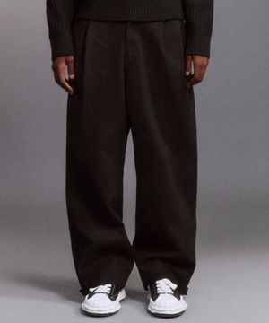 Side Zip Pleated Cotton Pants (BLACK)