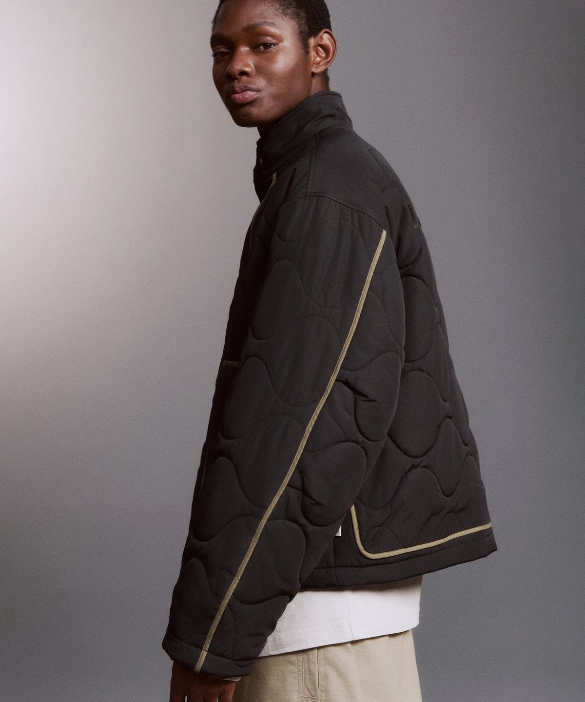 디써티원(DTHIRTYONE) Padded Wave Quilting Jacket (BLACK)