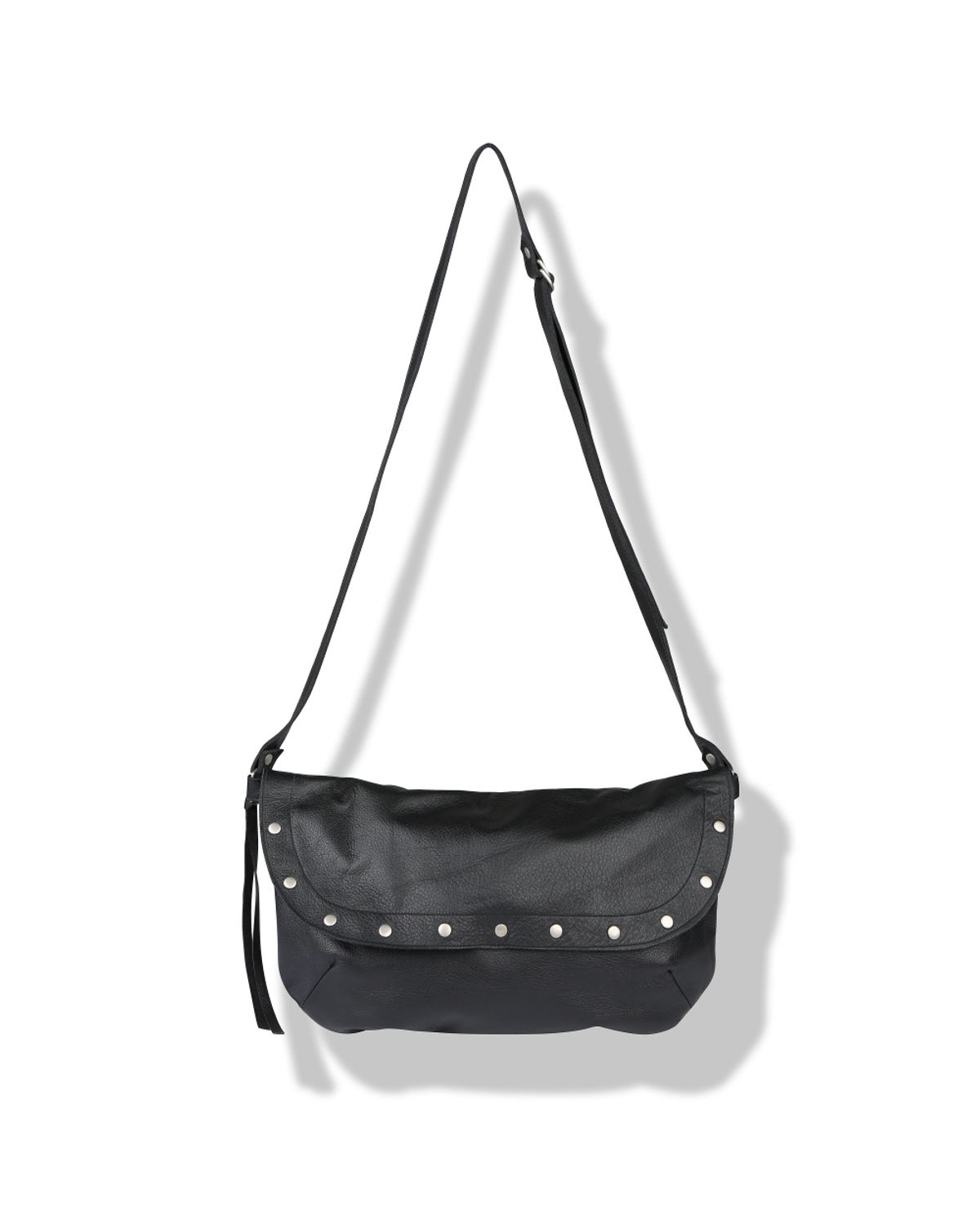비슬로우(BESLOW) STUDED LEATHER BODY CROSS BAG BLACK