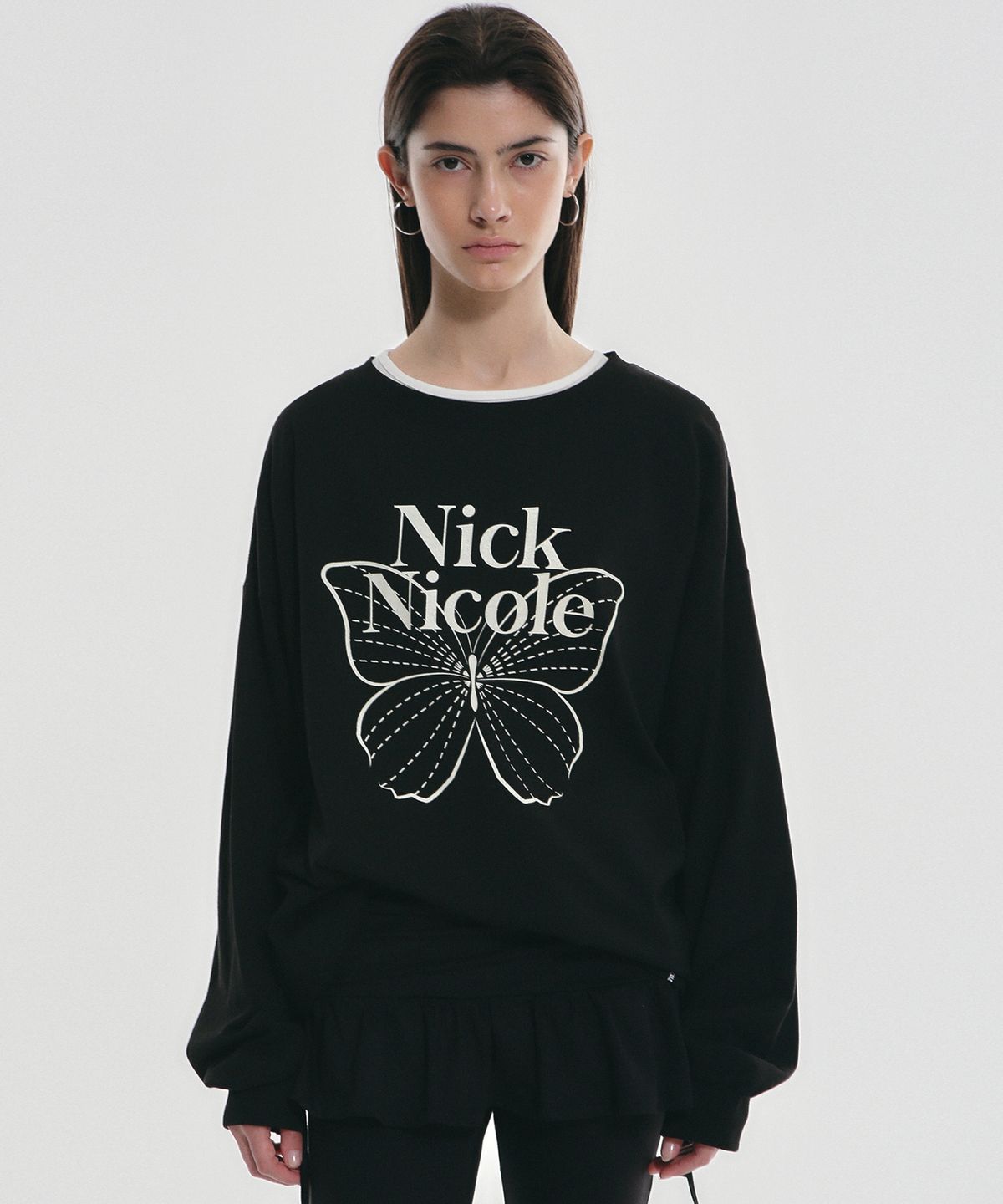 닉앤니콜(NICK&NICOLE) BUTTERFLY SIGNATURE LS TOP_BLACK CREAM
