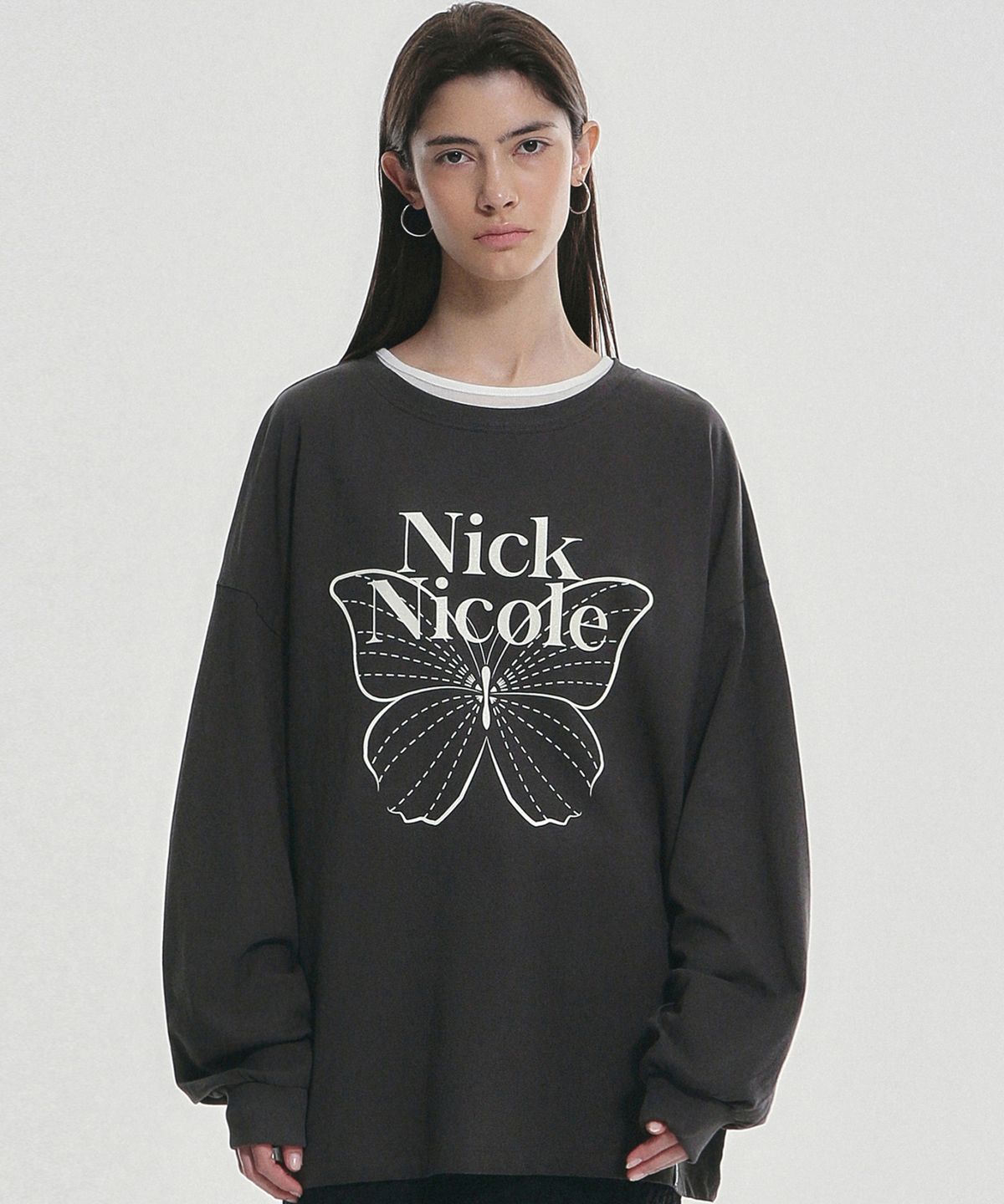 닉앤니콜(NICK&NICOLE) BUTTERFLY SIGNATURE LS TOP_CHARCOAL CREAM