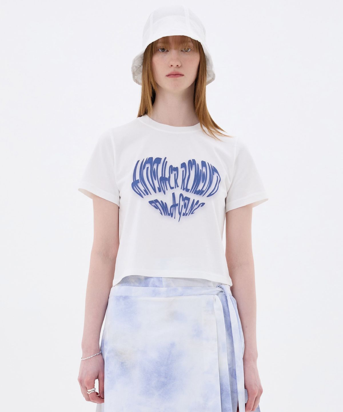 아리킴(ARIKIM) HEART LOGO CROP T-SHIRT / WHITE