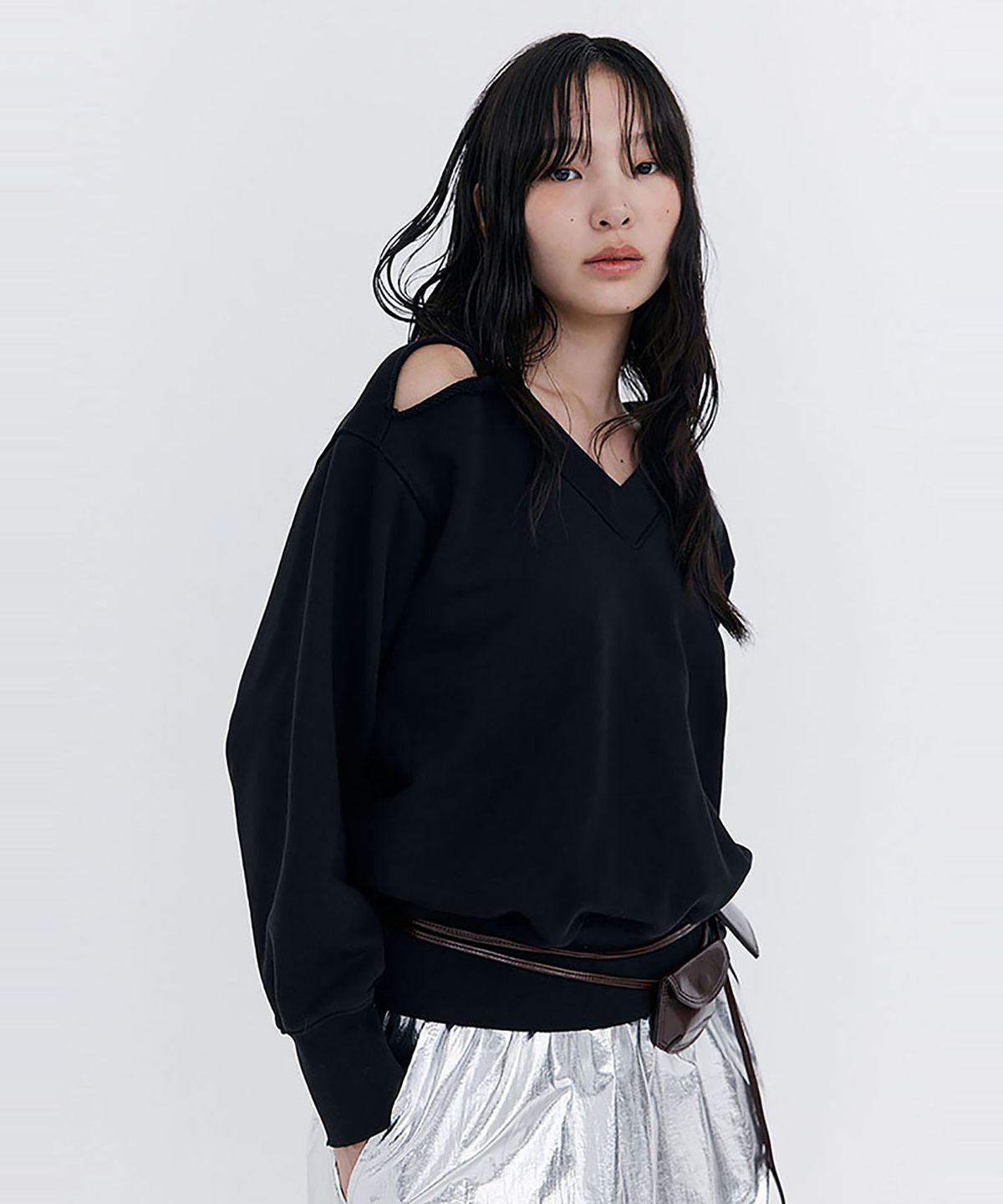 분더캄머(WNDERKAMMER) Damage V-neck sweatshirt_Black(데미지 브이넥 스웻 셔츠_블랙)