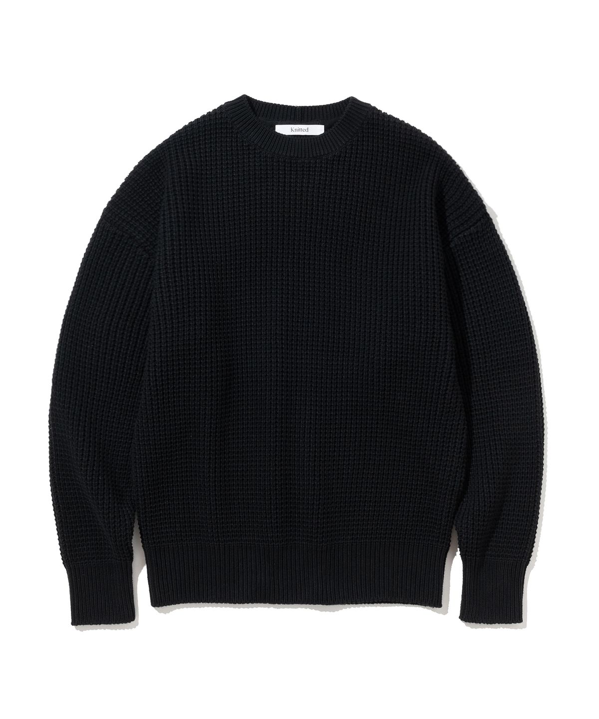 니티드(KNITTED) 헤비 와플 라운드 니트 BLACK