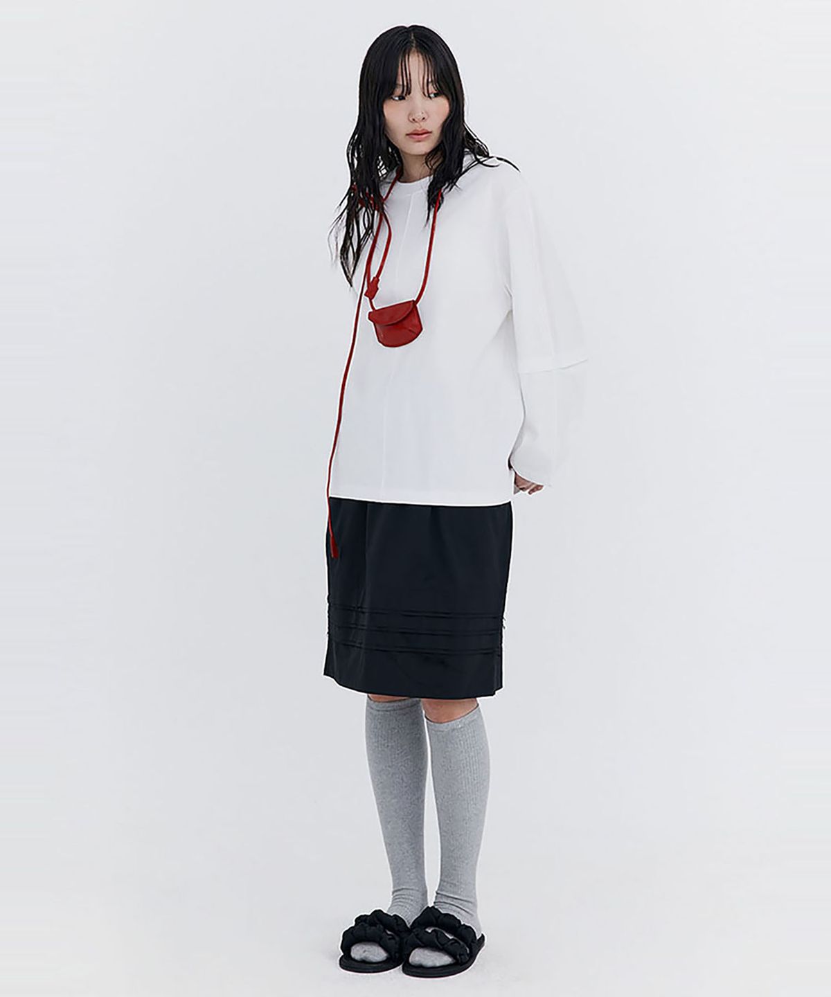 분더캄머(WNDERKAMMER) Raw-cut Tuck Skirt_Black(로우컷 턱 스커트_블랙)