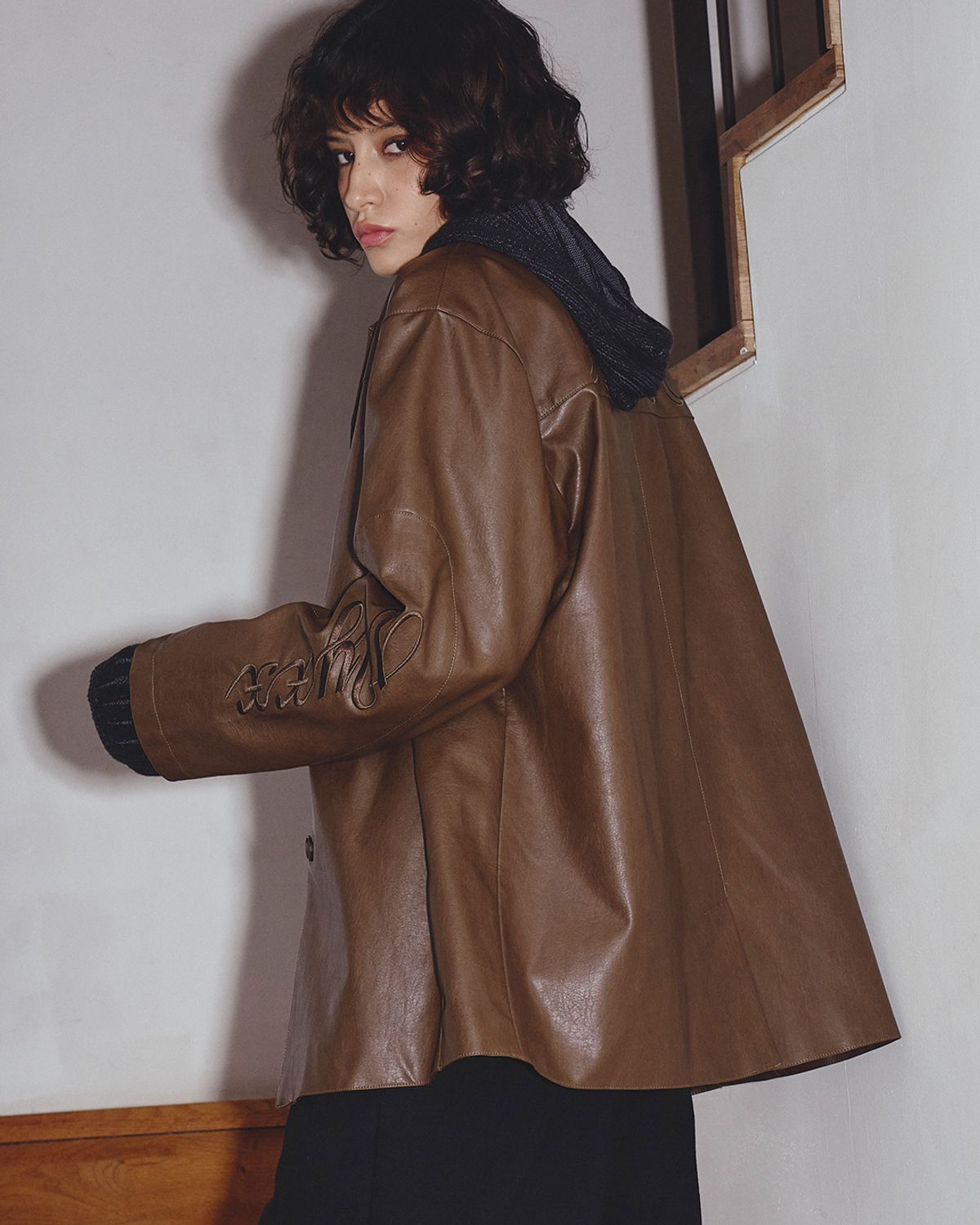 엔와이엑스엑스(NYXX) FAUX LEATHER EMBROIDERY JACKET BROWN