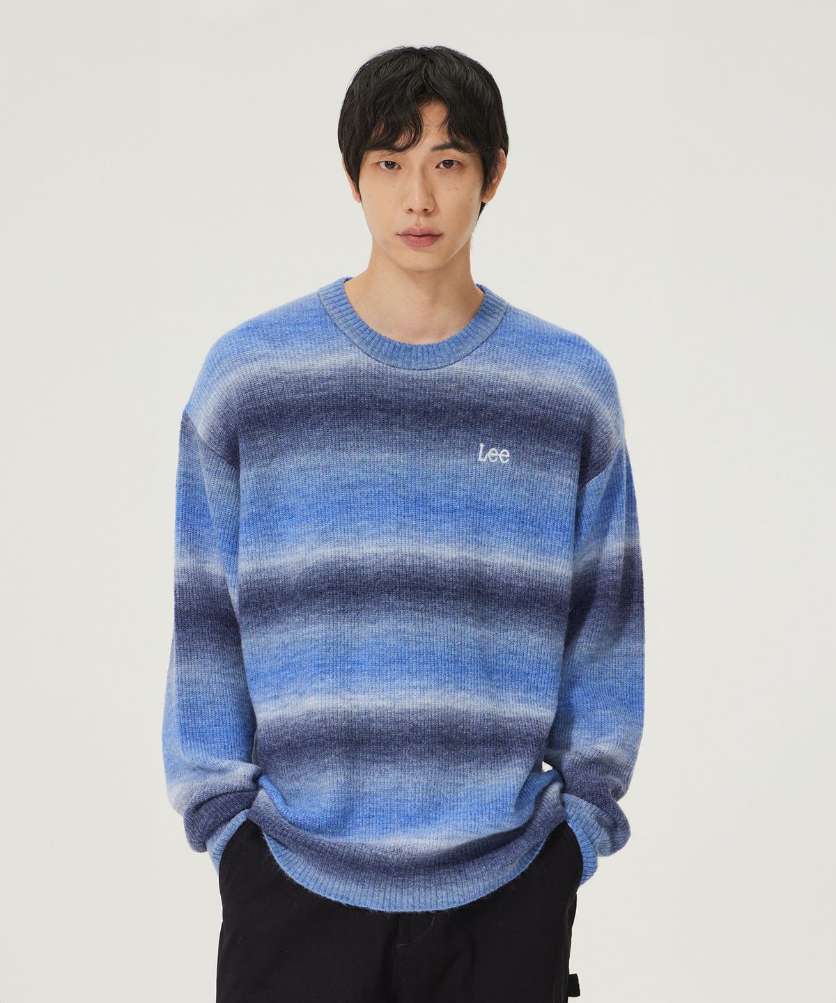 리(LEE) 그라데이션 라운드 니트 블루