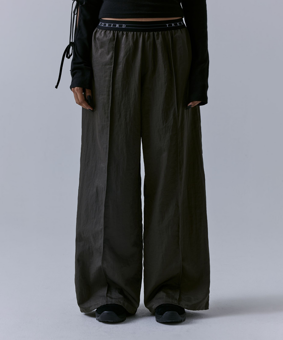 트리밍버드(TREEMINGBIRD) Banding Nylon Pants [ Khaki Brown ]