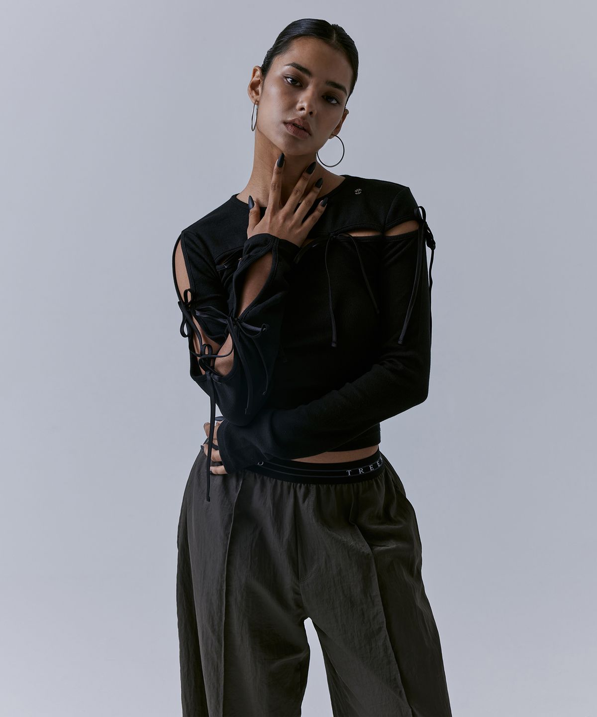 트리밍버드(TREEMINGBIRD) Slit Strap Long Sleeve [ Black ]