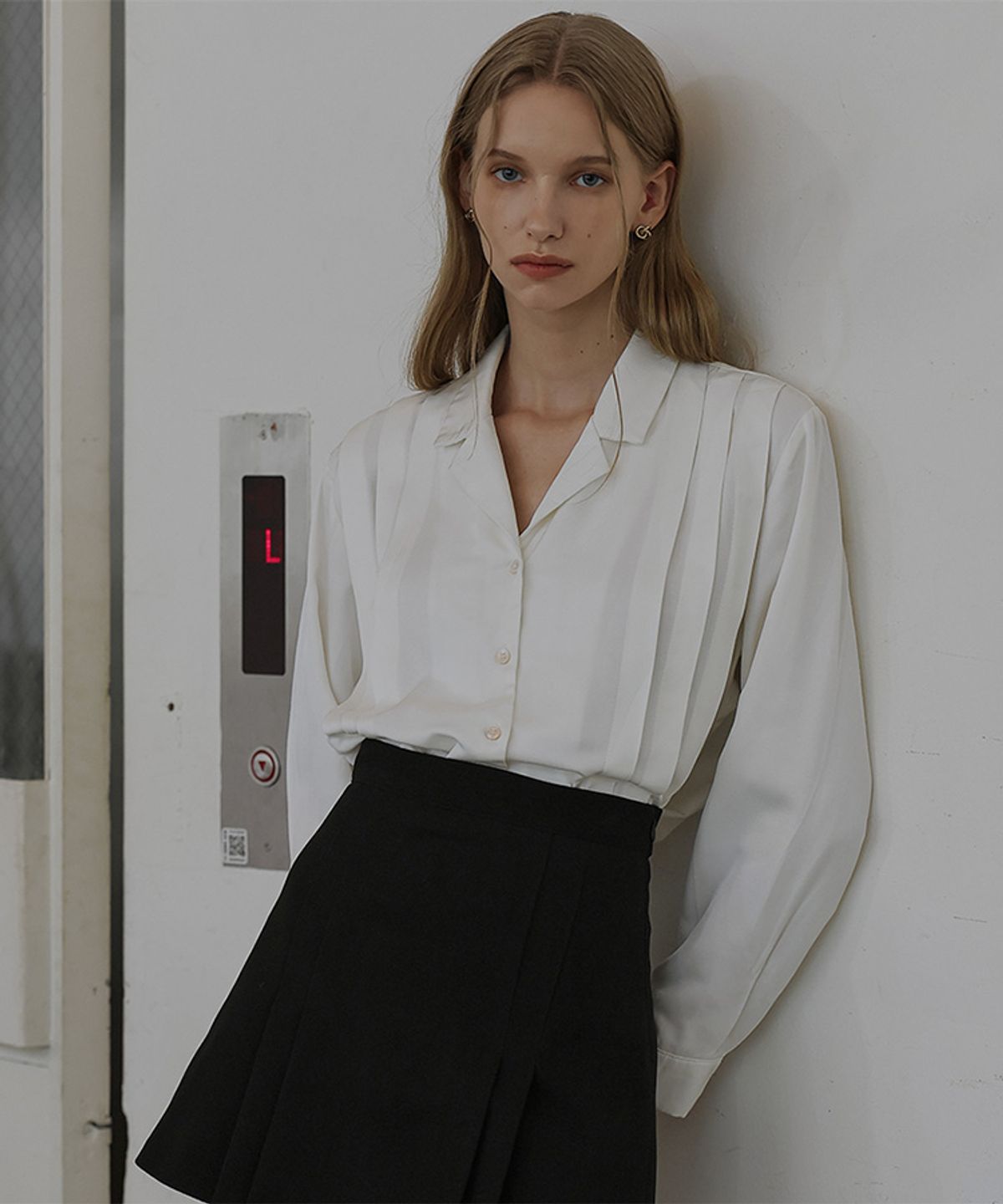 드헤베(DEHEVE) Open Collar Pleats Blouse [Ivory]