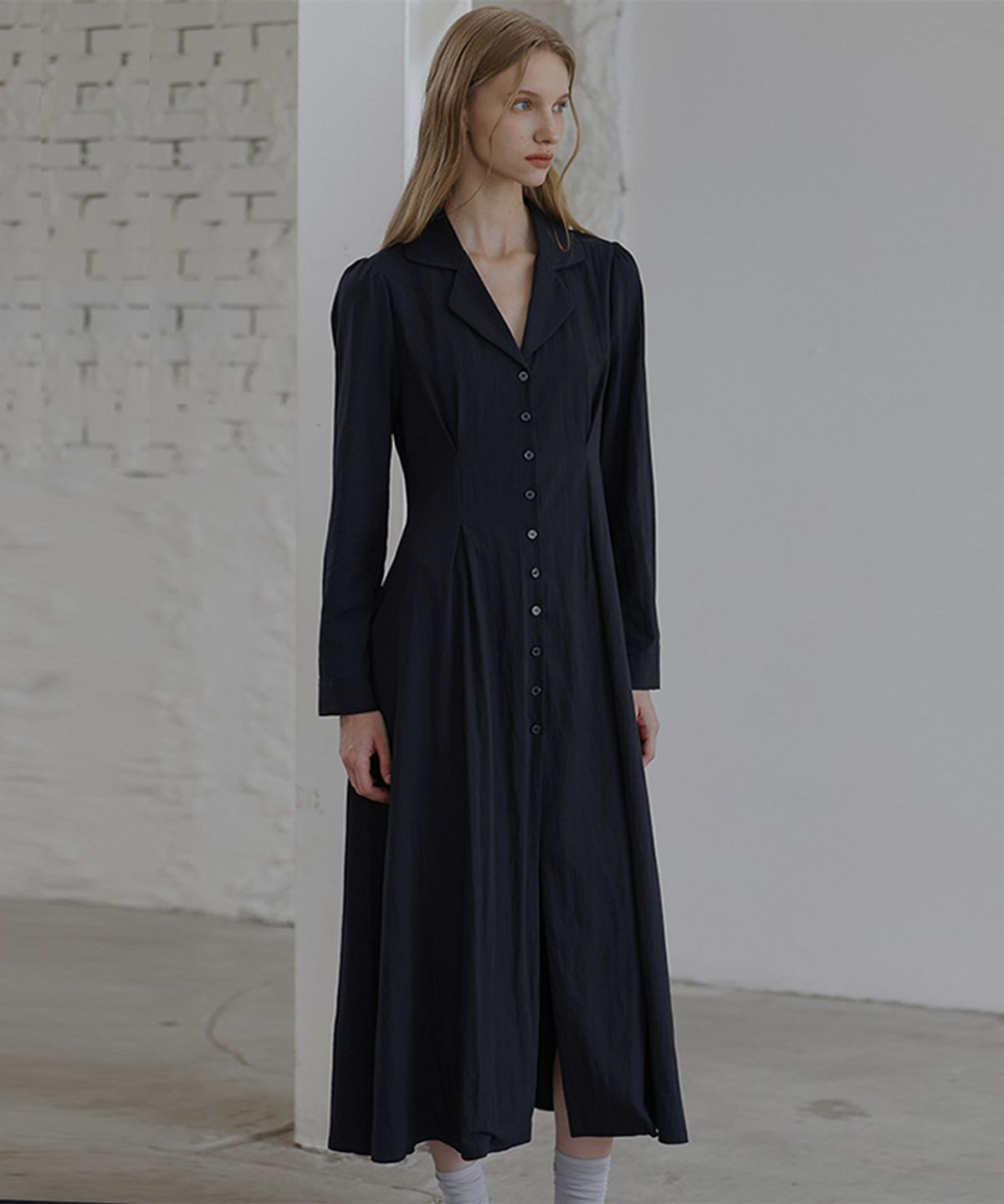 드헤베(DEHEVE) Classic Open Collar Long Dress [Navy]