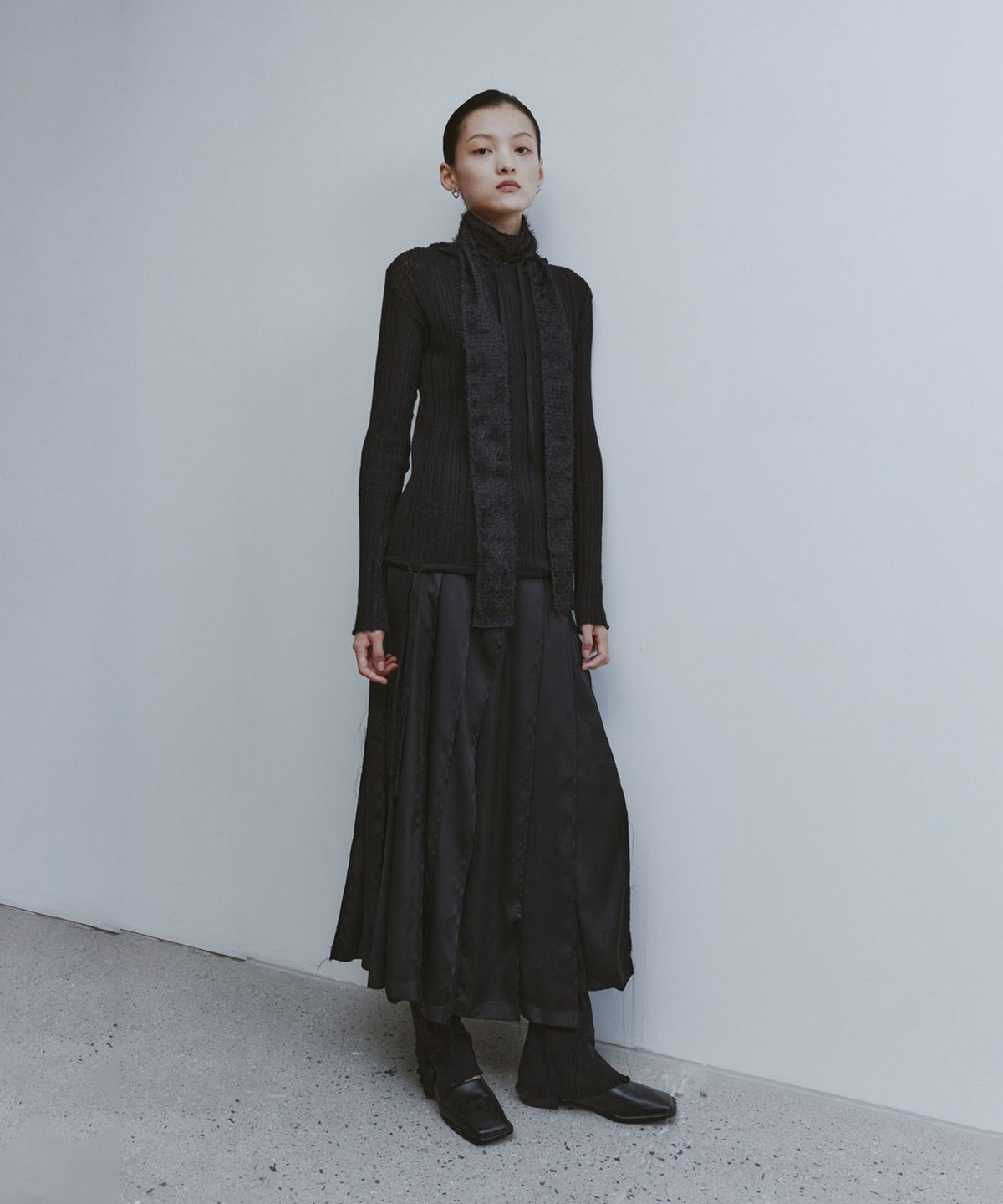 유스(YOUTH) Hooded Knit Top - Black
