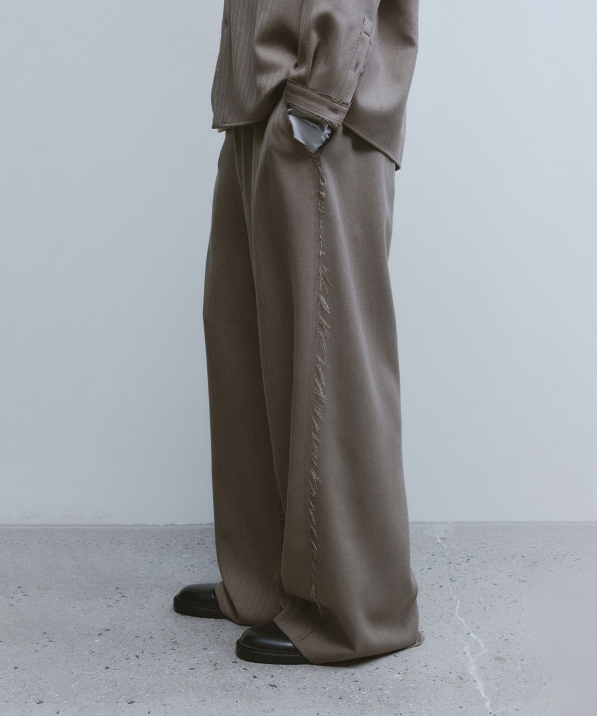 유스(YOUTH) Triple Stitch Wide Trousers - Beige Herringborn