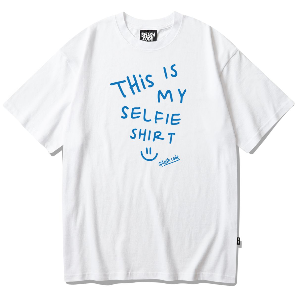 스플래시코드(SPLASHCODE) 반팔 티셔츠 화이트 - 셀피 셔츠 두들 블루(Selfie Shirt Doddle Blue)