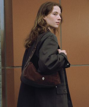 소프트 숄더 미니 스웨이드 브라운