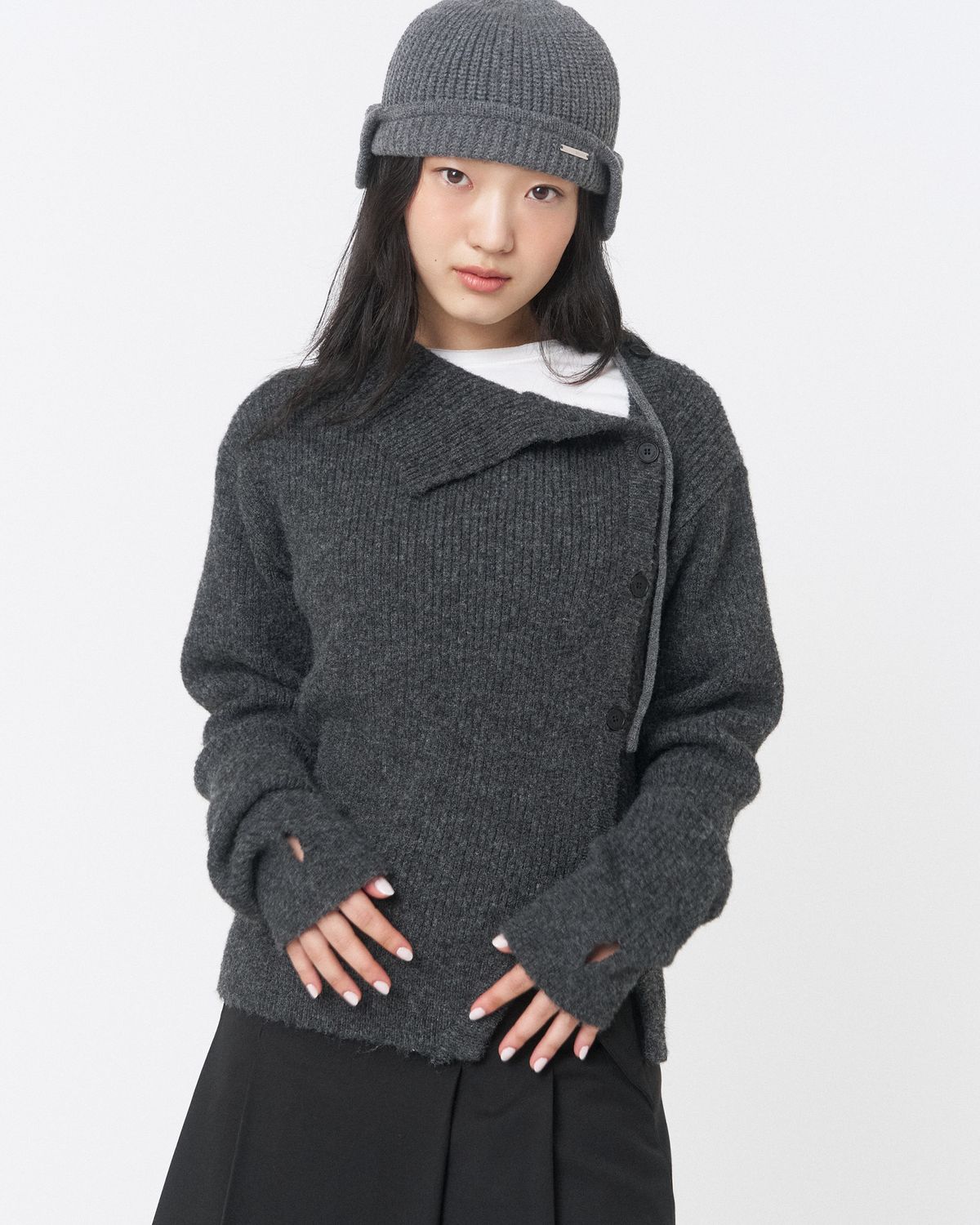 미세키서울(MISEKI SEOUL) Side button knit CHARCOAL