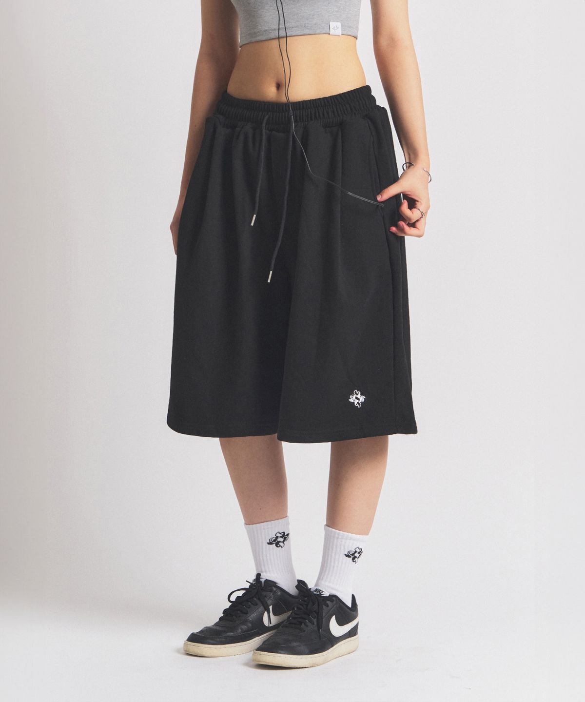 닐라이즈(NEALIZE) Cotton Bermuda Pants Black