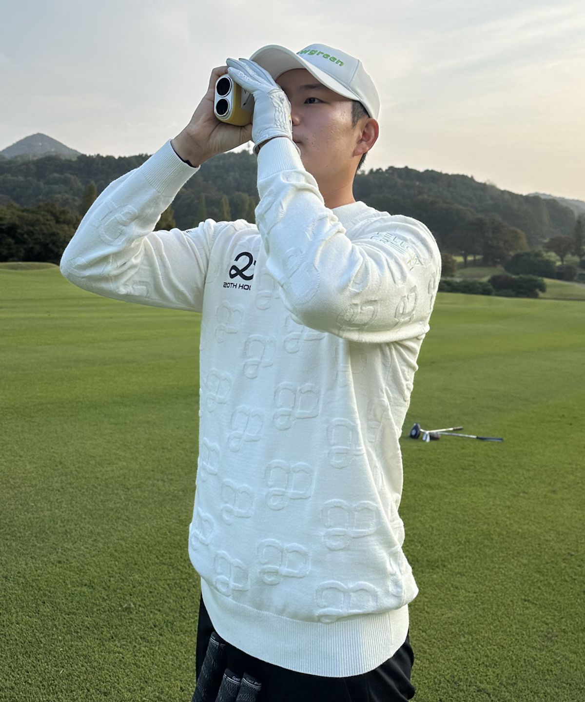 투에니스홀(20TH HOLE) 남성 비스코스 로고레터링 자카드 니트 [WHITE]