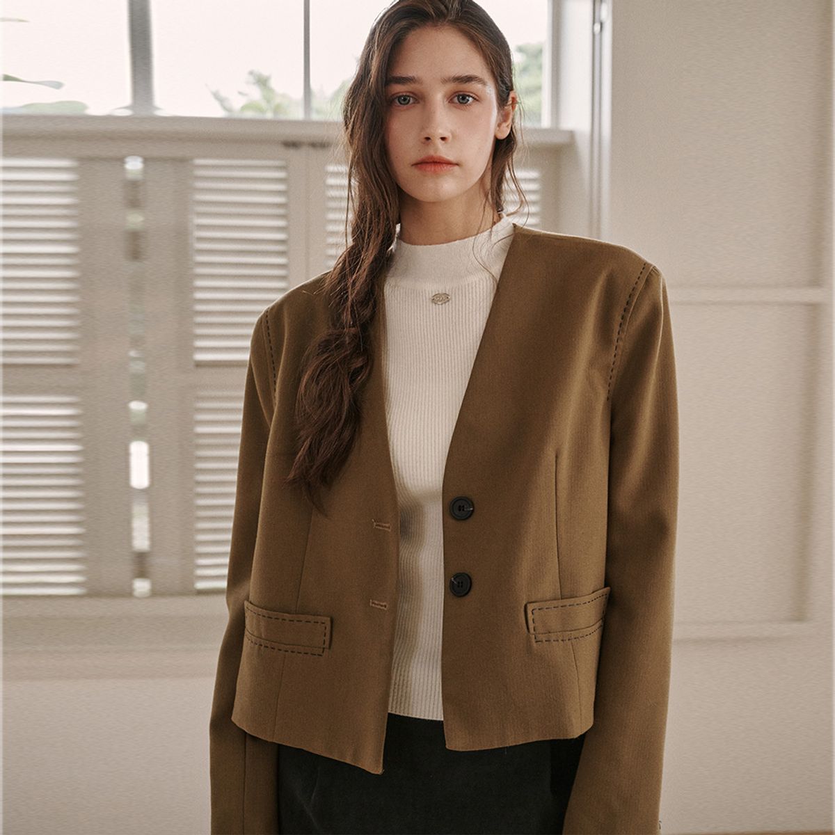 오디에르(ODER) 스티치노카라 숏 울자켓-카키브라운