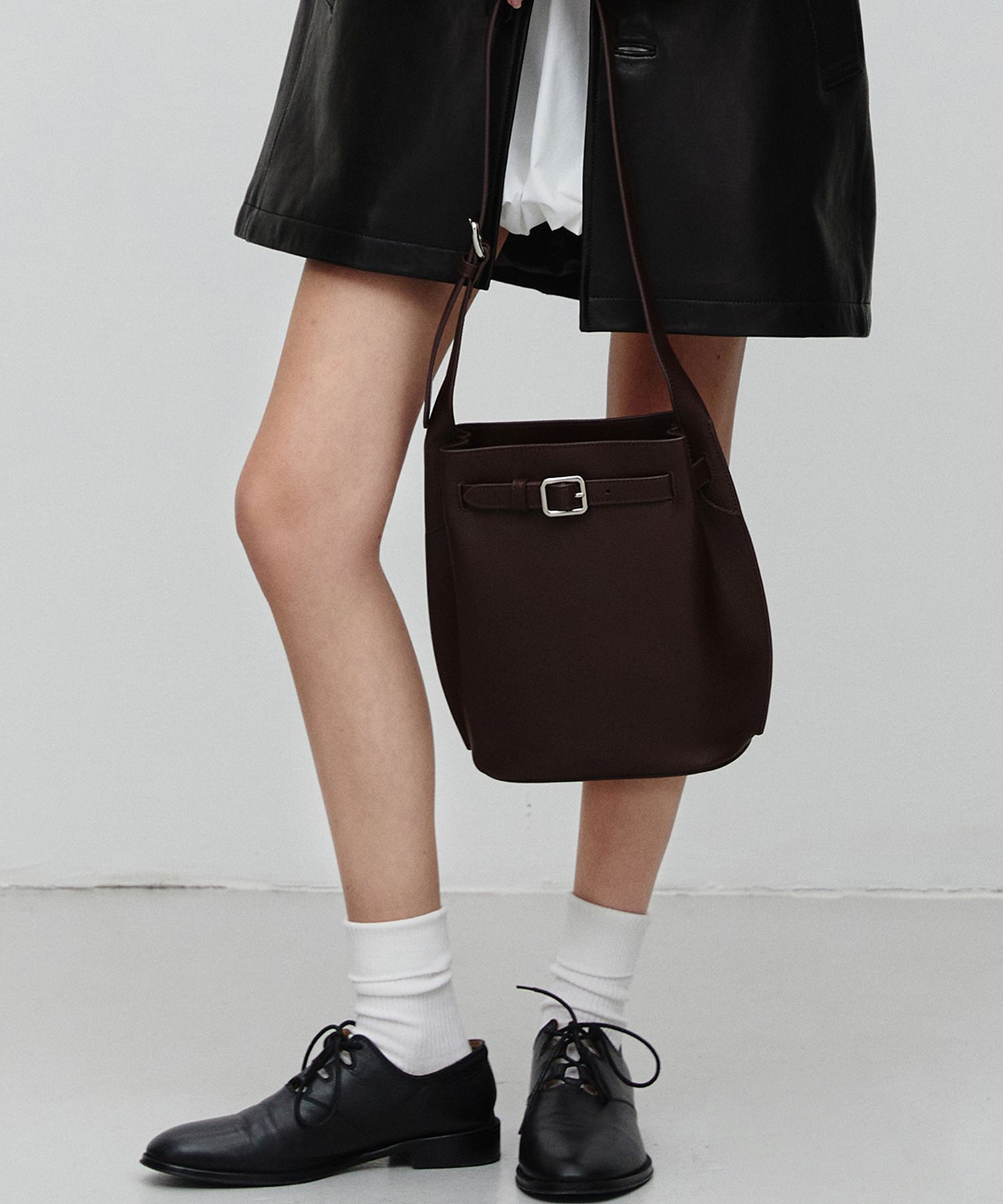 MUSINSA公式 | DUNST FOR WOMEN BUCKLE SHOULDER BAG DARK