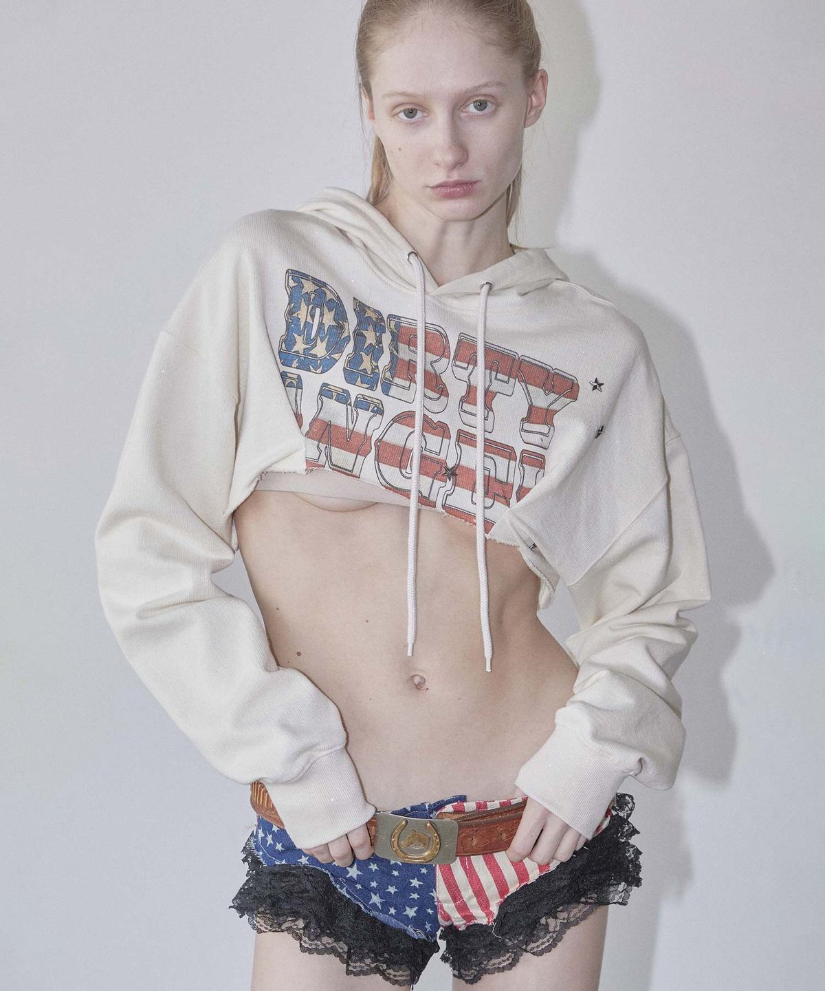 스컬프터(SCULPTOR) Glitter Flag Crop Hoodie Raw