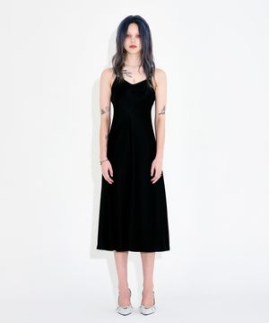 바이어스컷 아세테이트 드리프트 슬릿 드레스 블랙