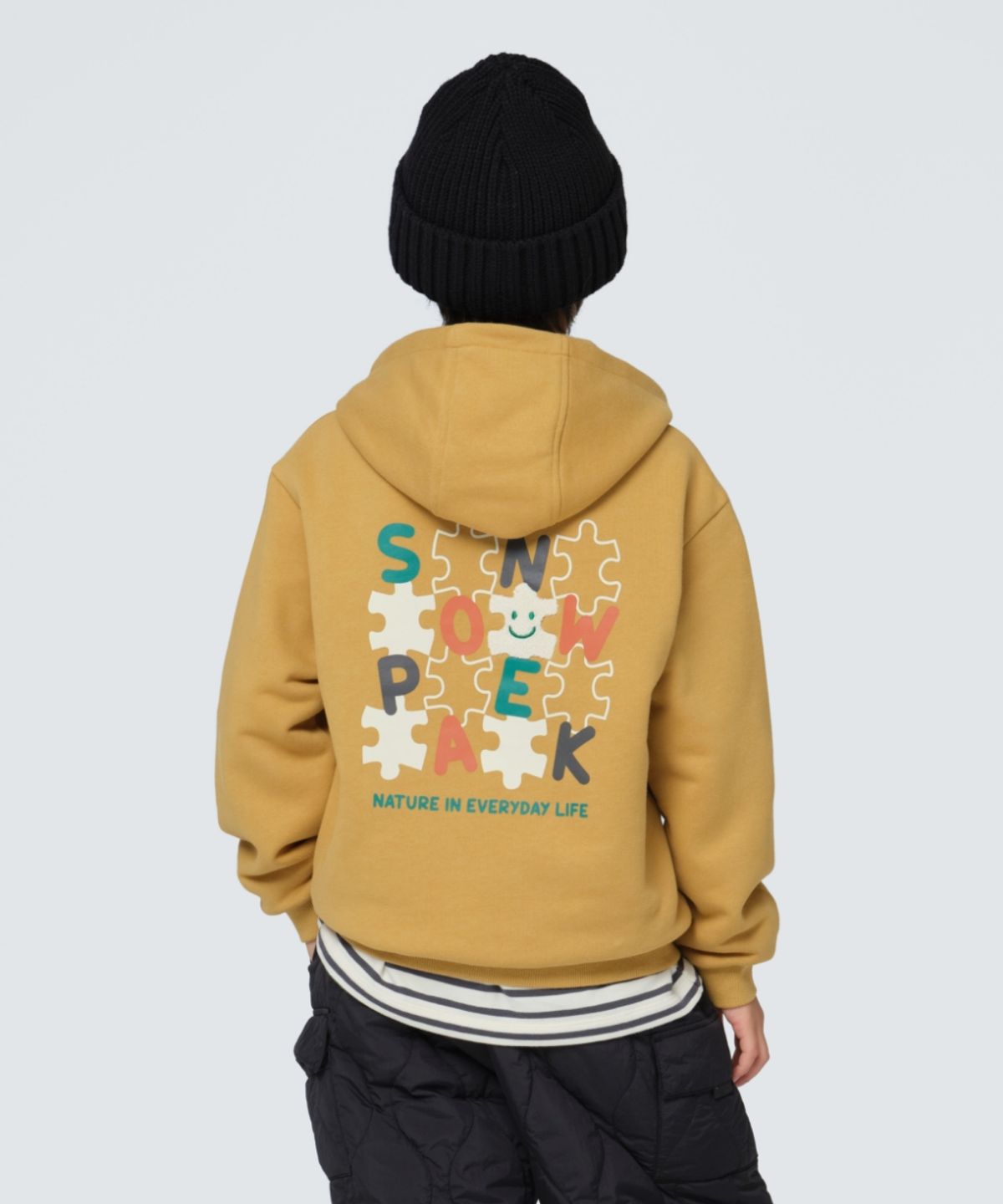 스노우피크 어패럴 키즈(SNOWPEAK APPAREL KIDS) 키즈 그래픽 후드 티셔츠 (S24FKFHD80) Mustard