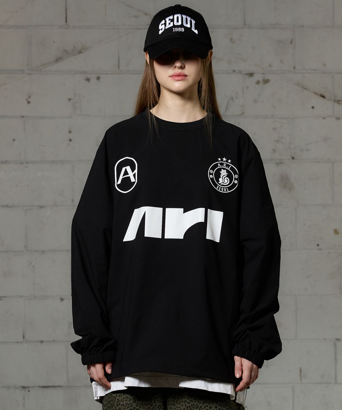 아리킴(ARIKIM) ARI LONG SLEEVE JERSEY T-SHIRT / BLACK
