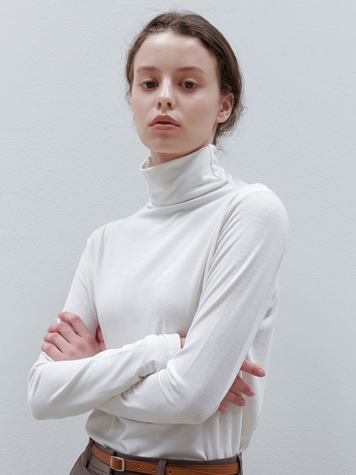 지앤지비(GNGB) 스탠다드 터틀넥 목폴라_White