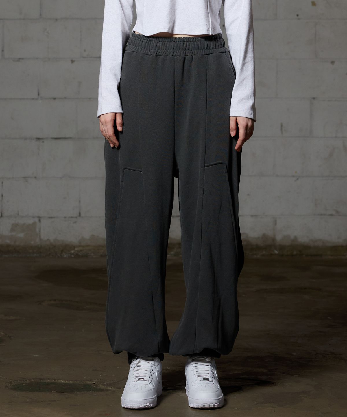 아리킴(ARIKIM) KYOYA SWEAT PANTS / CHARCOAL