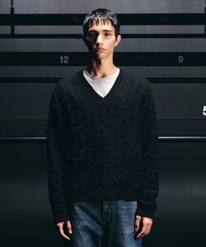 302 V-neck Knit Black