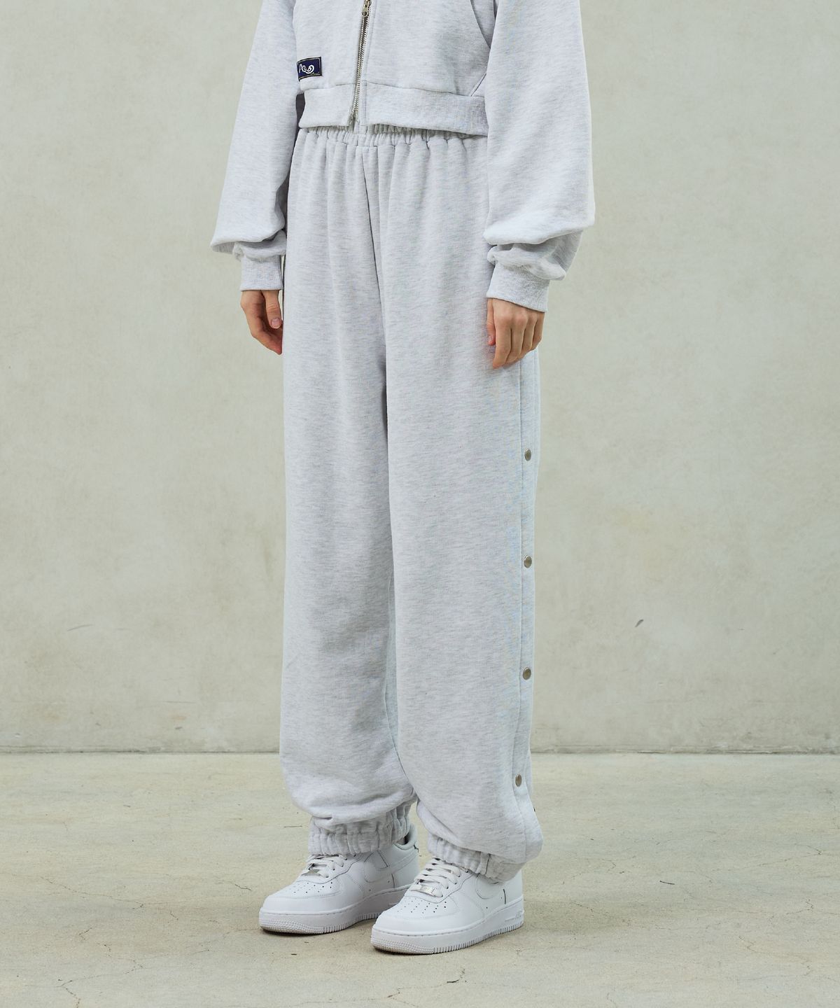아리킴(ARIKIM) PITA SNAP OFF SWEAT PANTS / WHITE-MELANGE