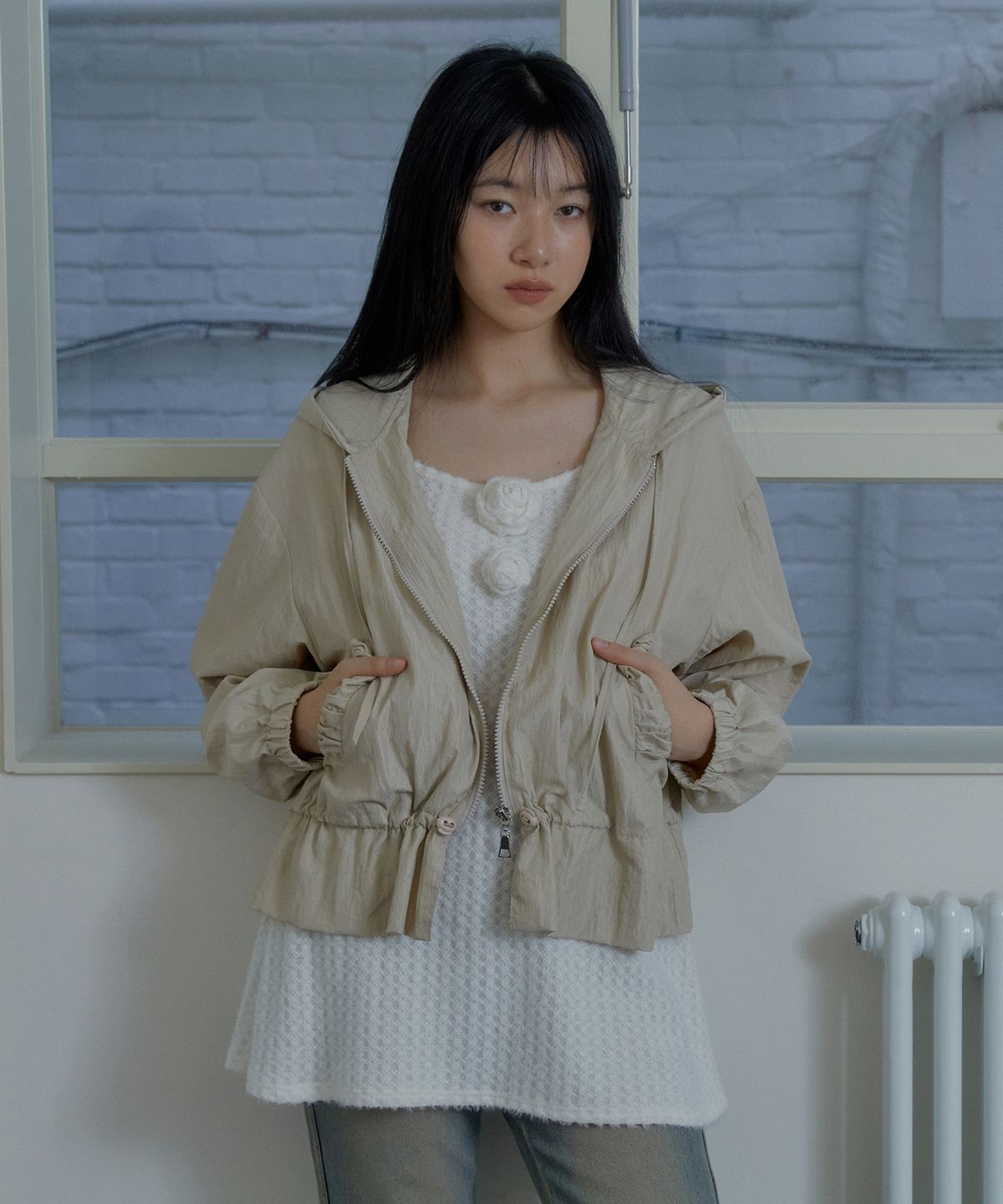 마가린핑거스(MARGARIN FINGERS) PEPLUM GLOSSY JUMPER (BEIGE)
