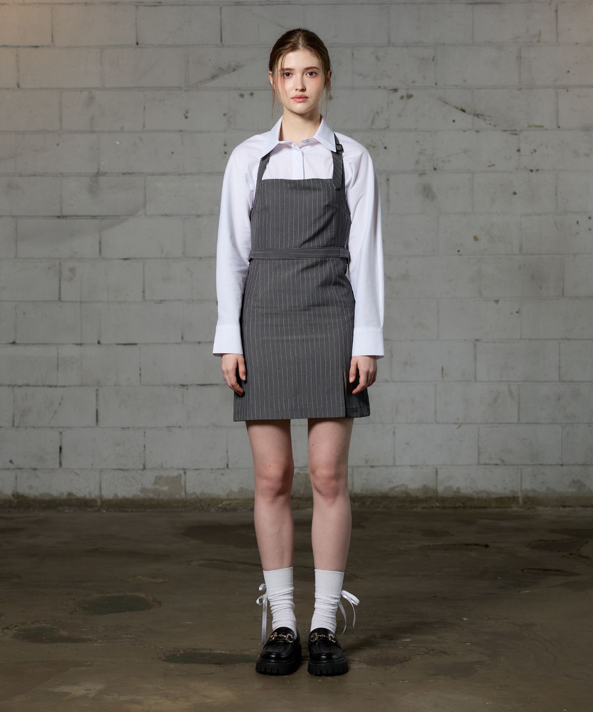 아리킴(ARIKIM) MEOW BUCKLE MINI DRESS / GRAY