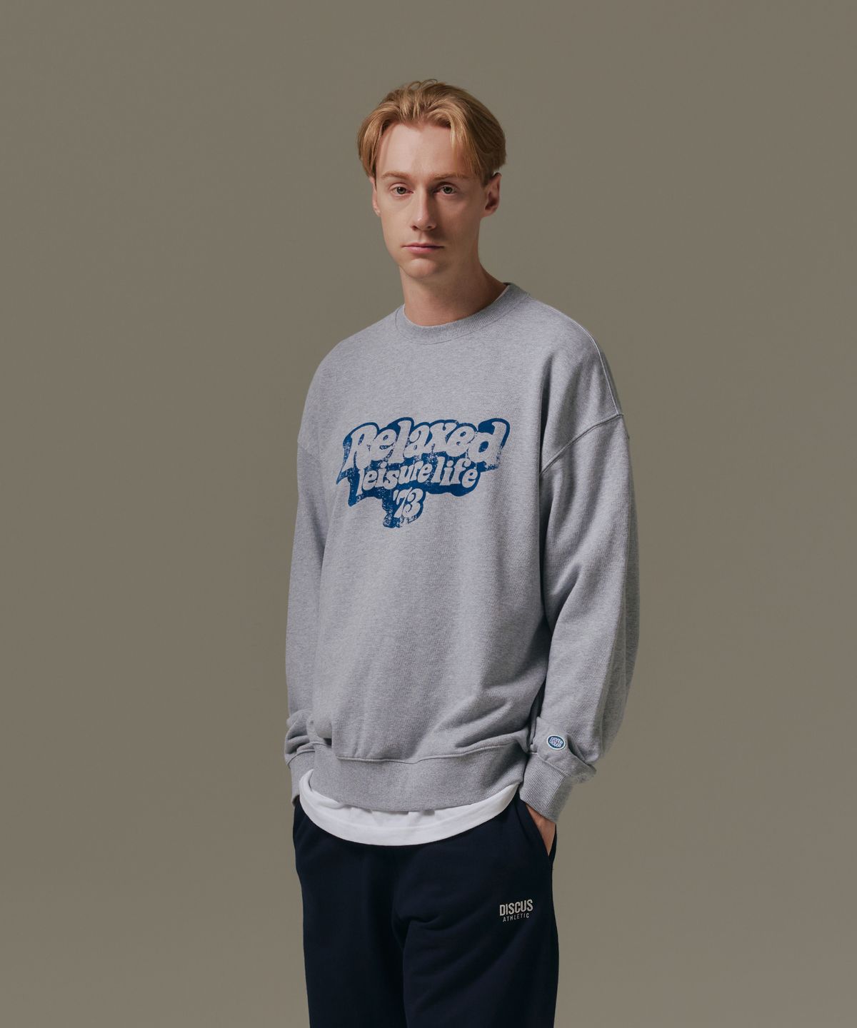 디스커스 애슬레틱(DISCUS ATHLETIC) [3COLORS] 오버 핏 릴렉스 로고 스웨트 셔츠