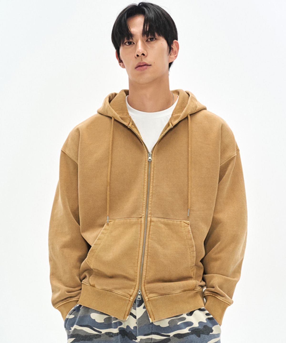소버먼트(SOVERMENT) 980G 피그먼트 컷 후디 집업-카멜-