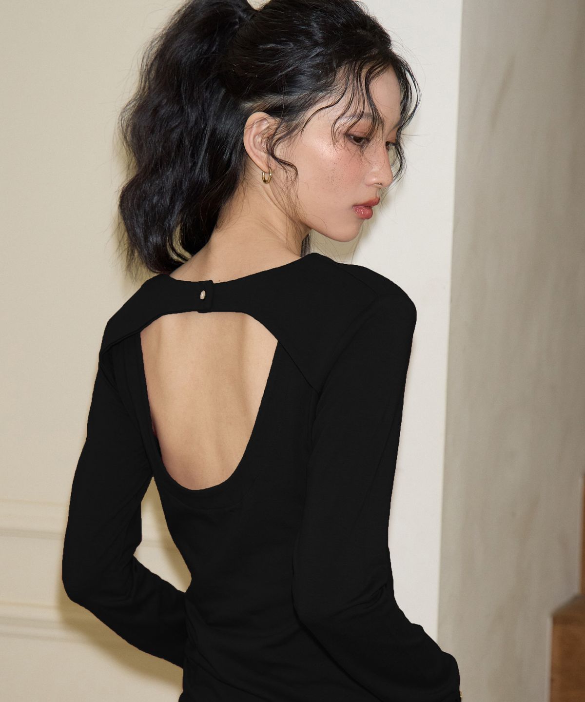 살롱 드 욘(SALON DE YOHN) Back Point Sleeve T_ Black
