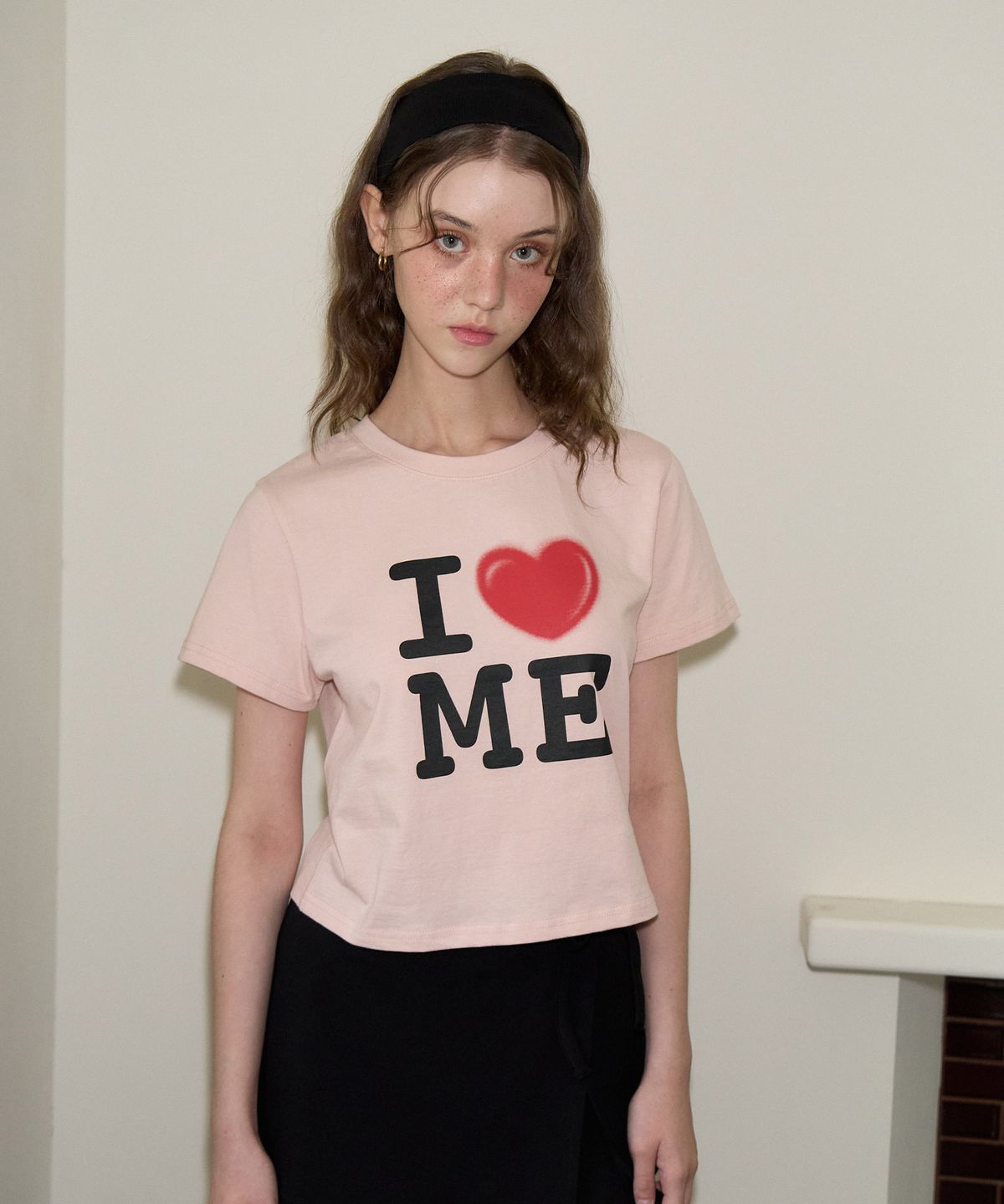 살롱 드 욘(SALON DE YOHN) I Love Me Crop T_ Pink