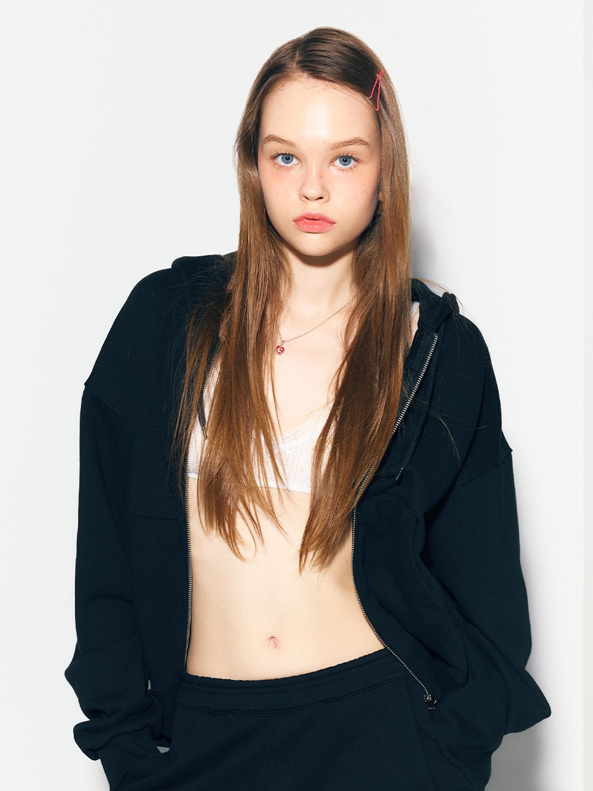 에즈이프 캘리(ASIF CALIE) GURLS CROP HOOD ZIPUP BLACK
