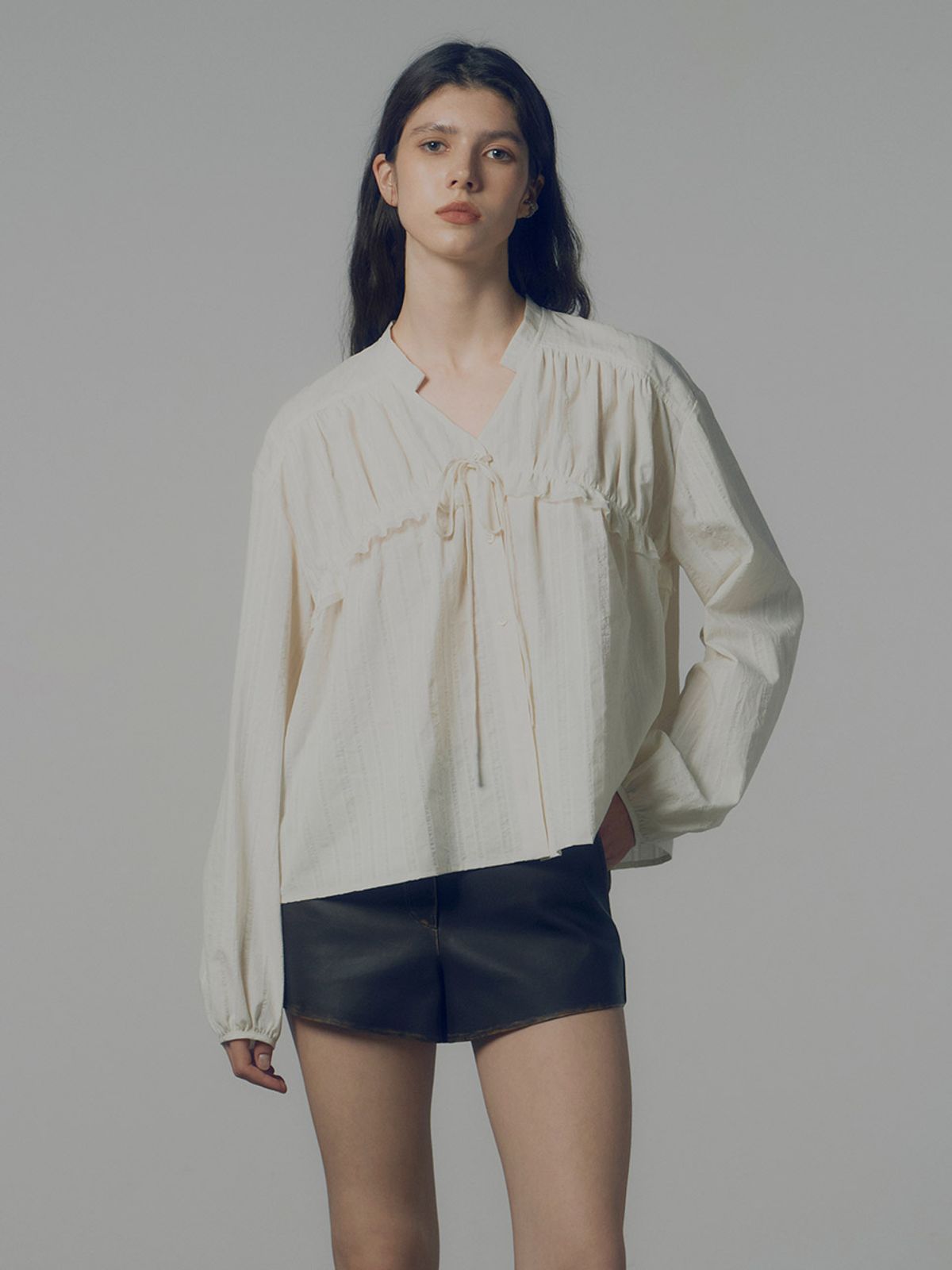 레이브(RAIVE) Texture Ribbon Blouse VW4AB204_2color